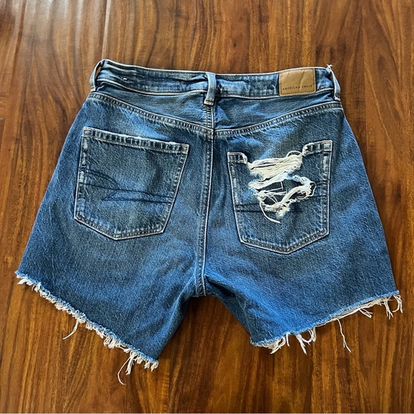 American Eagle Cutoff Distressed High Rise Denim Mom Jeans size 4 - Picture 5 of 7